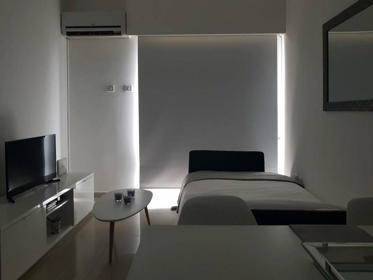 City Pearl - Modern 2 Bed Sea View Apt In City Centre Limassol Ngoại thất bức ảnh