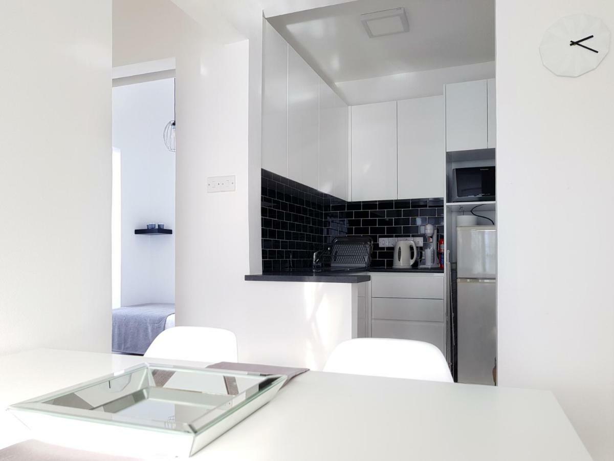 City Pearl - Modern 2 Bed Sea View Apt In City Centre Limassol Ngoại thất bức ảnh